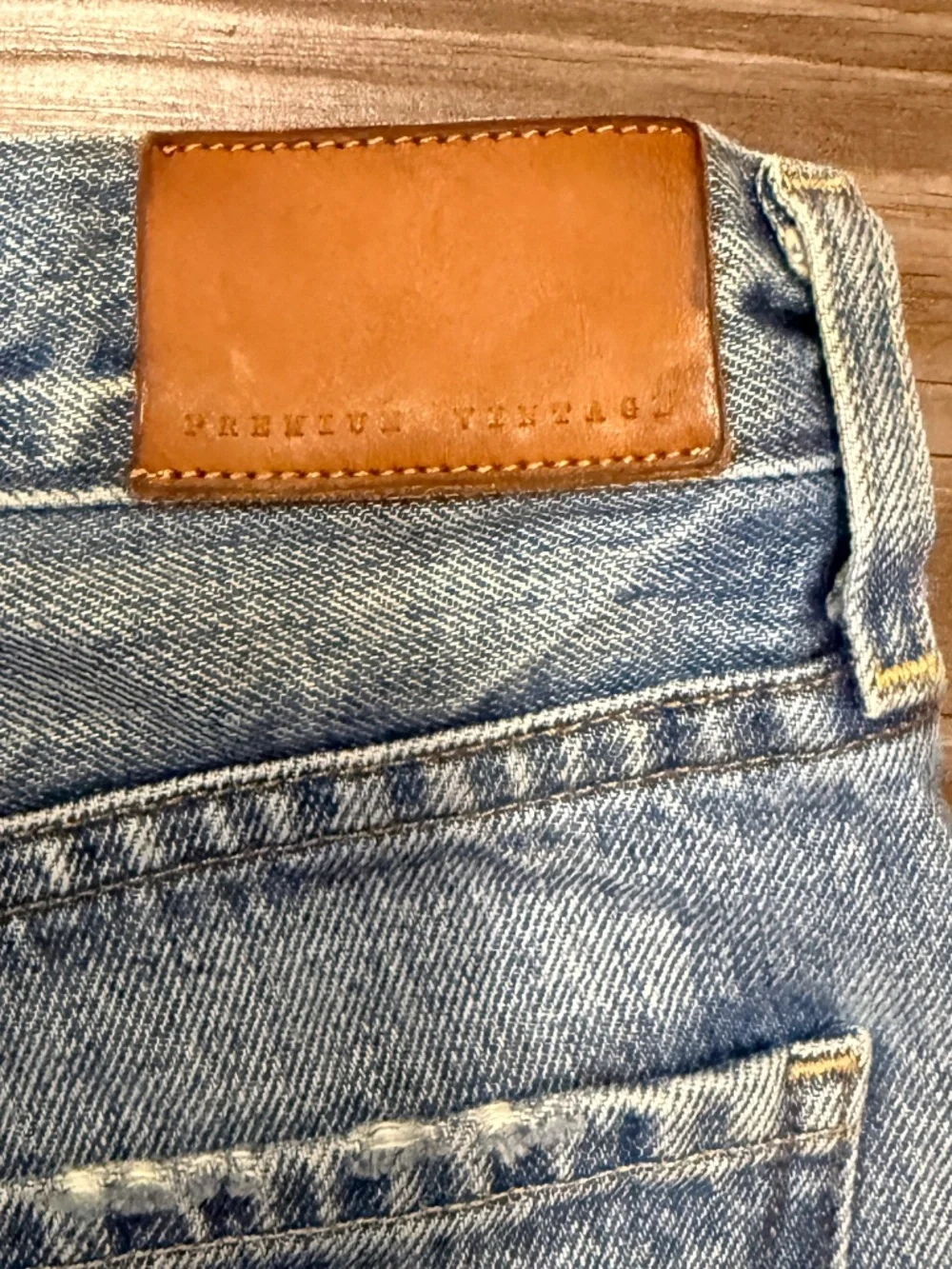 Citizens of Humanity Bree Relaxed Shorts Daze Raw Hem W26 $148